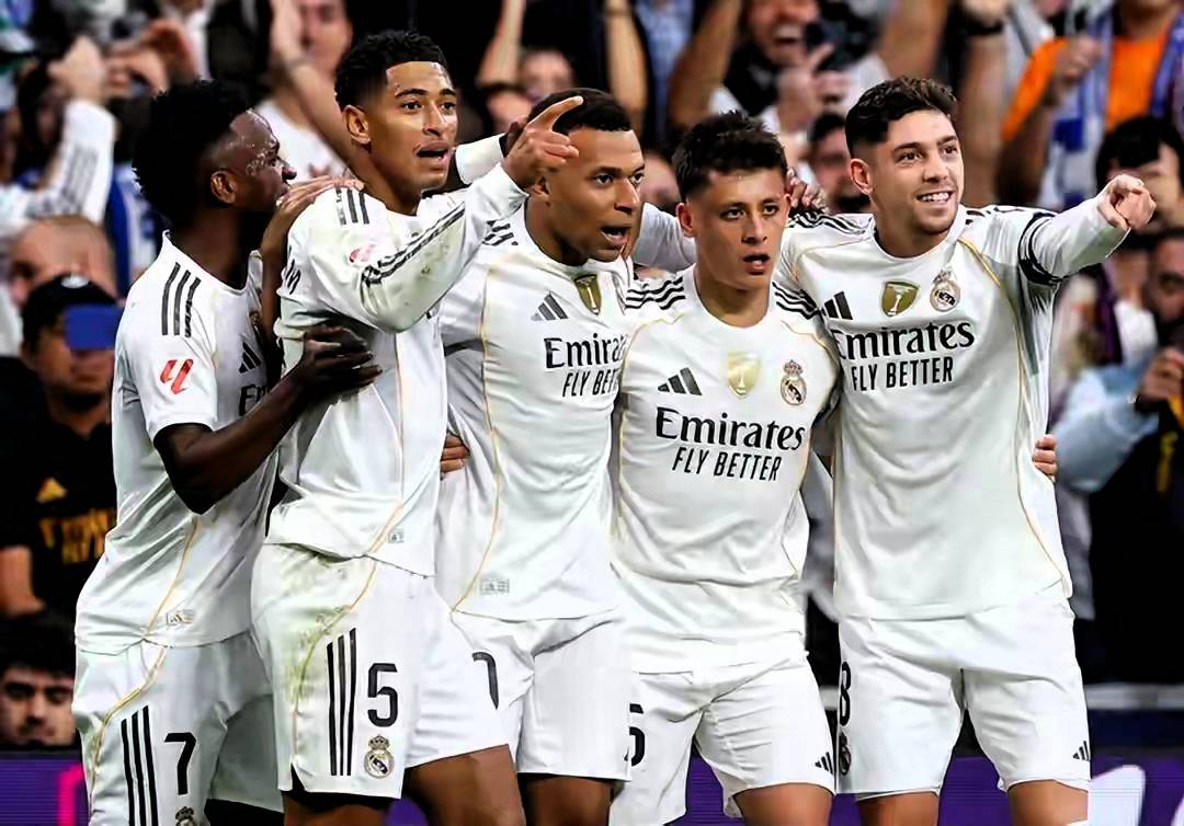 开云体育服务-皇家马德里训练开放日,赛前强势反弹引欢呼,西甲在即,更衣室氛围转暖(周二008欧冠亚特兰大vs皇家马德里)