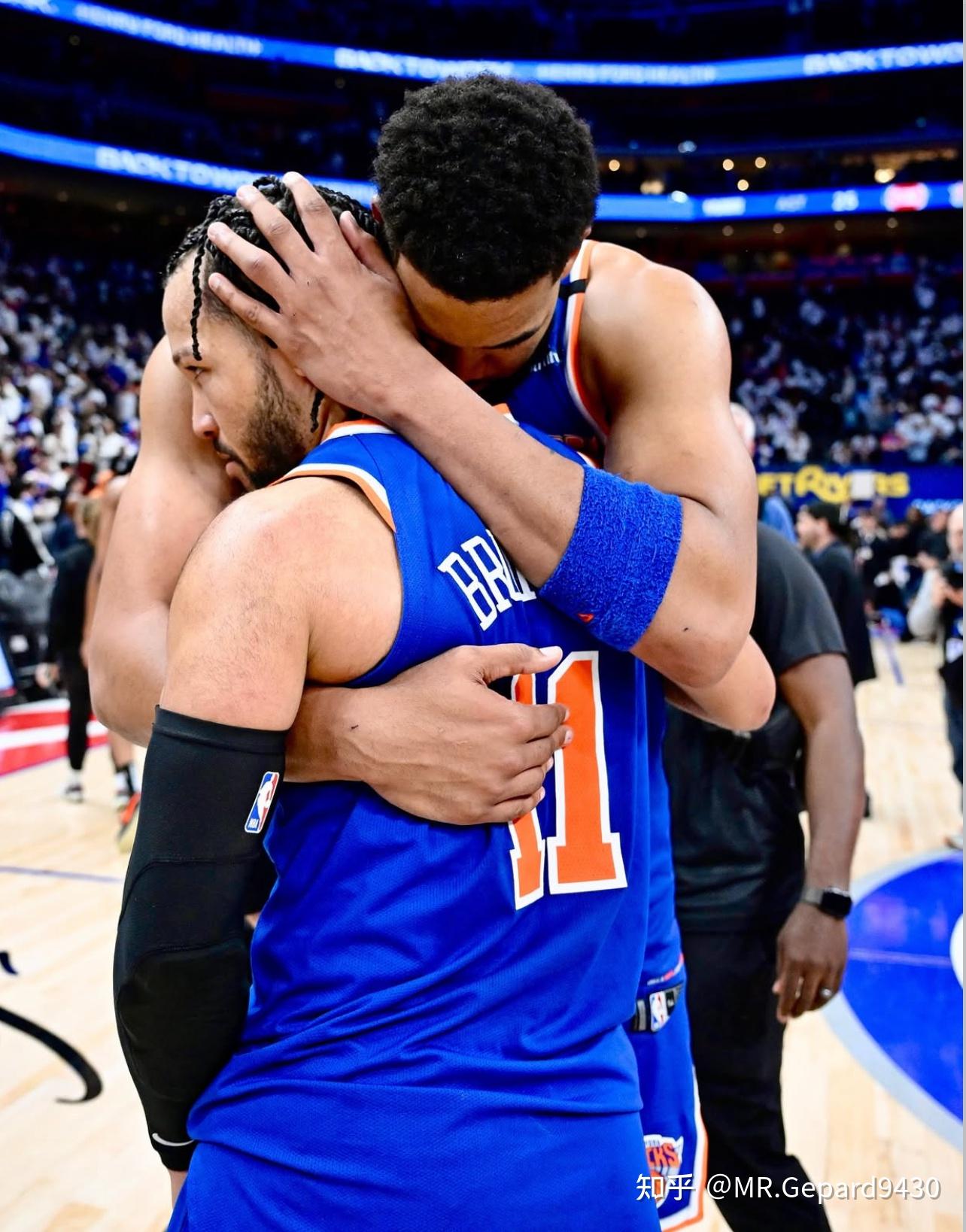 kaiyun体育平台-包含纽约尼克斯训练开放日；转会期队长鼓劲引欢呼；NBA季后赛在即；身体对抗强度拉满的词条